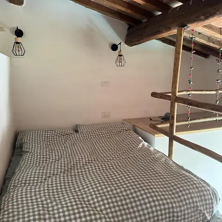 Daire Rustico Monolocale Soppalcato A *